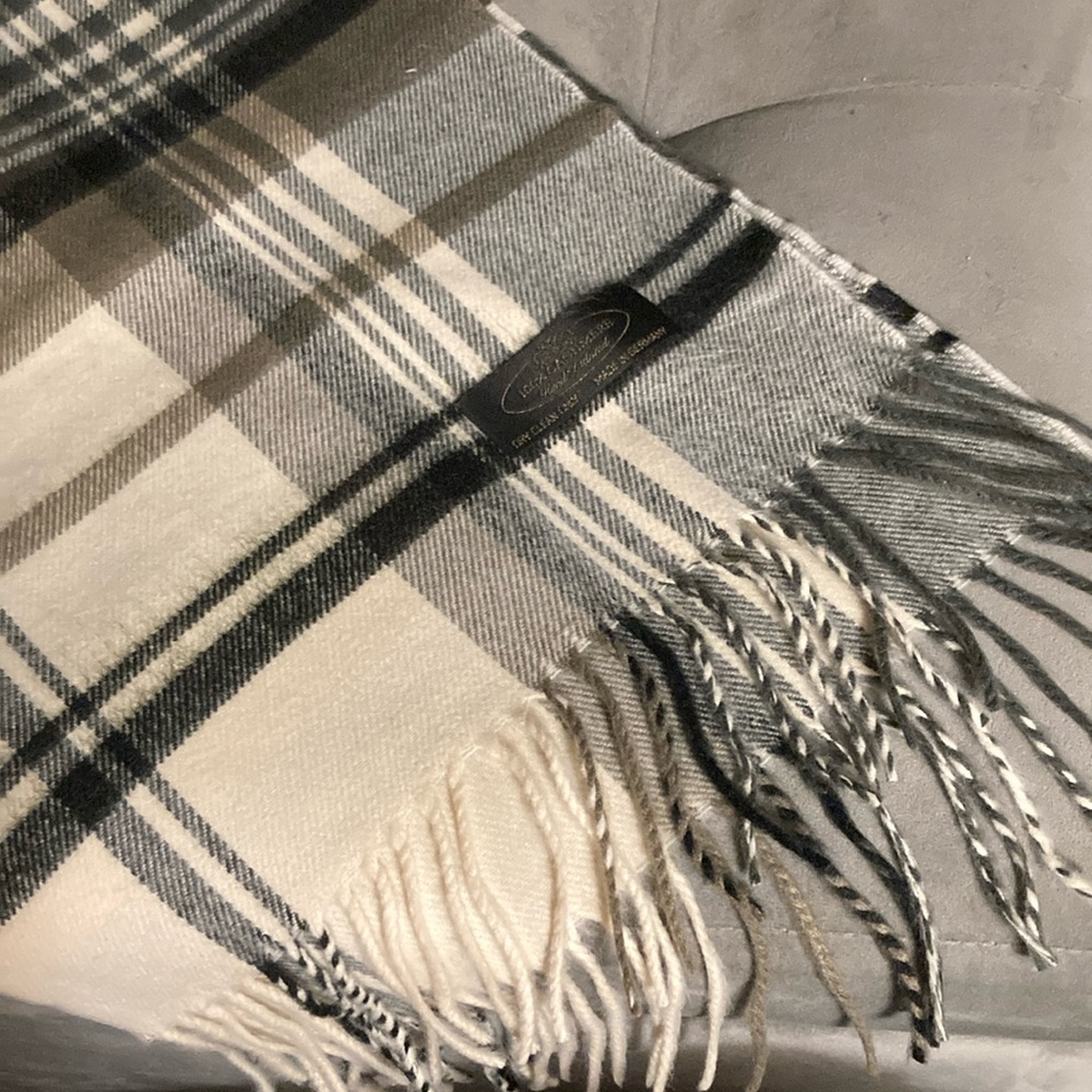 SCARF Beautiful cashmere white, grey & black plaid 12”x68”, fringed. Like new.
